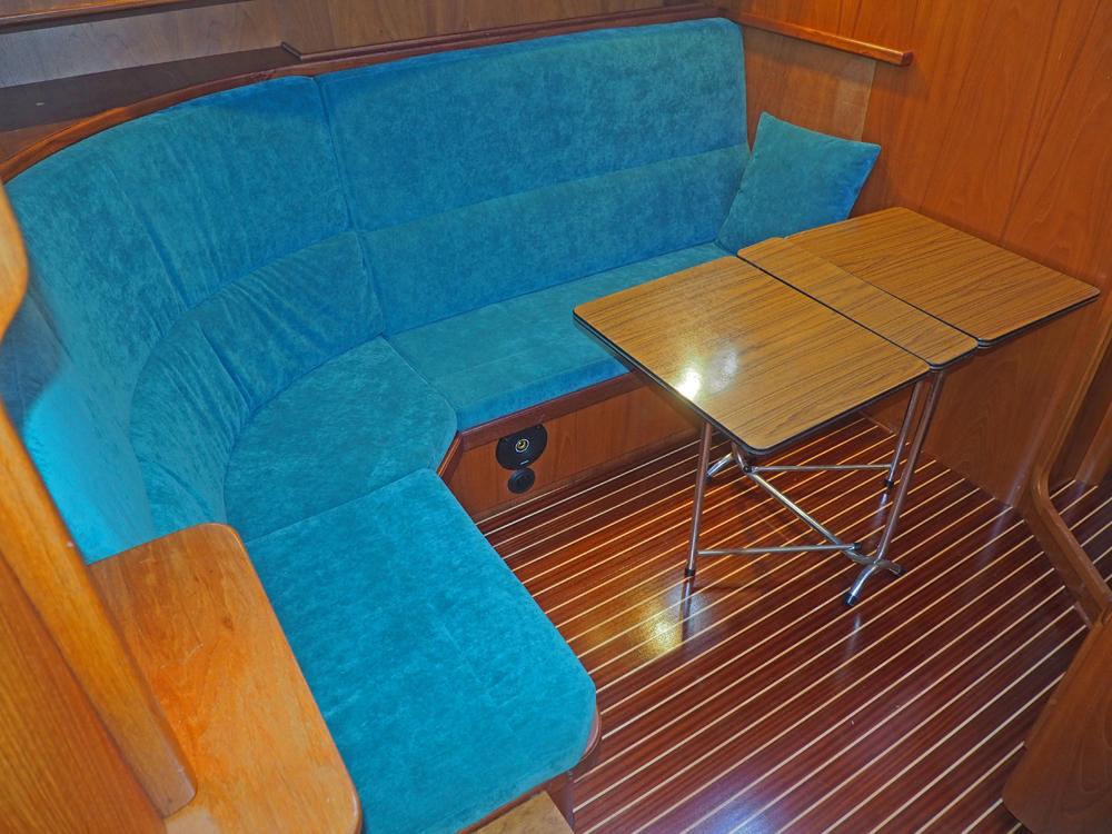 Saloon, Accommodation